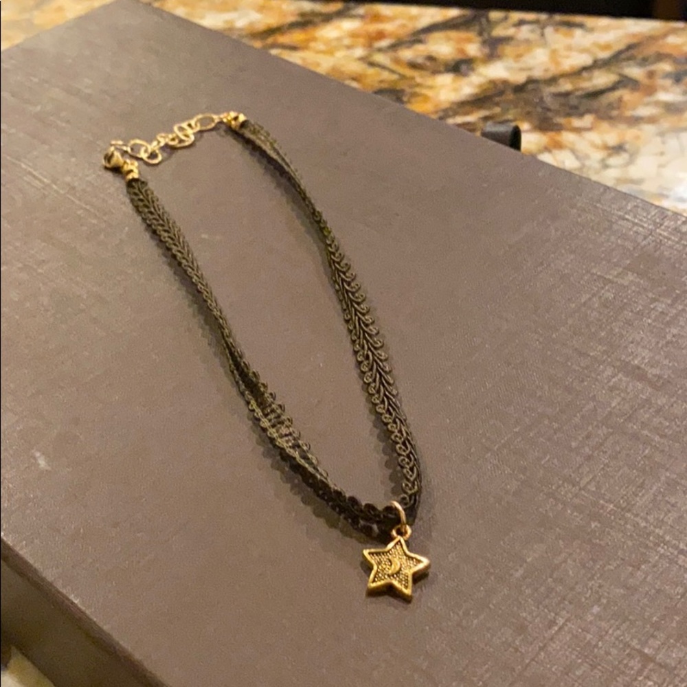 brown chocker never worn